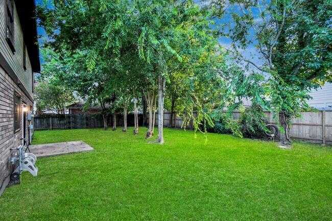 Building Photo - 8823 High Haven Dr