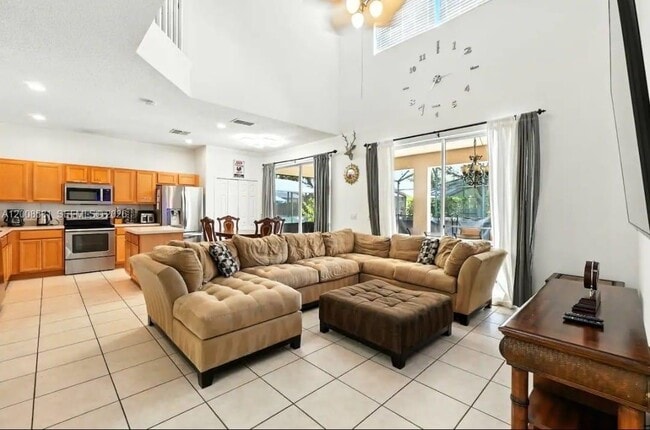 Building Photo - 8520 Sunrise Key Dr