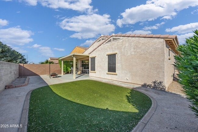 Building Photo - 18557 W Pueblo Ave