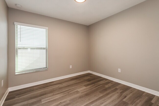 Building Photo - 7240 Salt River Ave