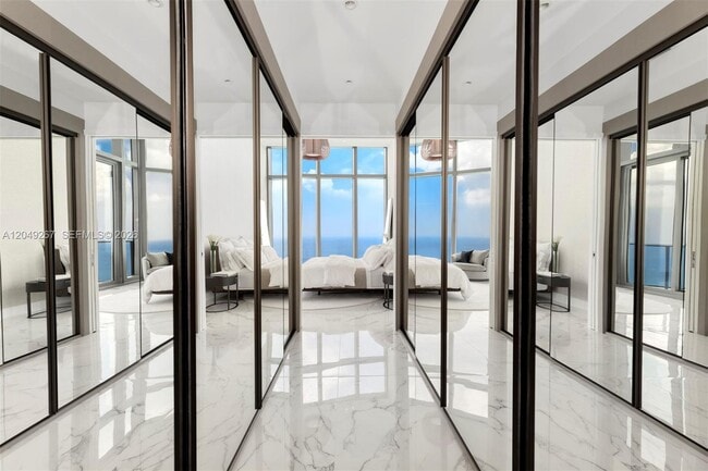 Building Photo - 15701 Collins Ave