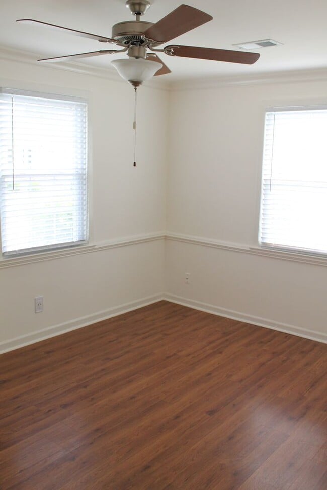 Building Photo - 2 Bedroom 1 Bath Apartment in Shandon (Dup...