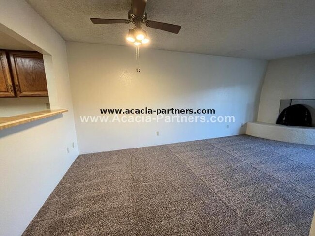 Building Photo - Eastside Townhome