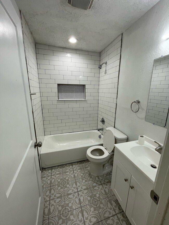 Building Photo - 1338 McCall St