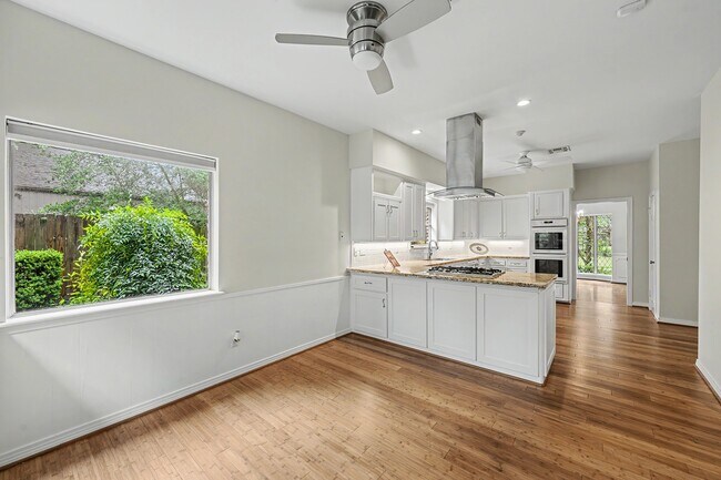 Building Photo - 10811 Hunters Forest Dr