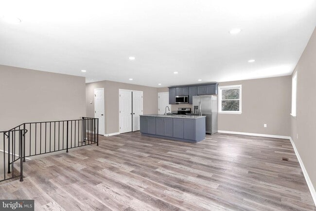 Building Photo - 383 Sollers Wharf Rd