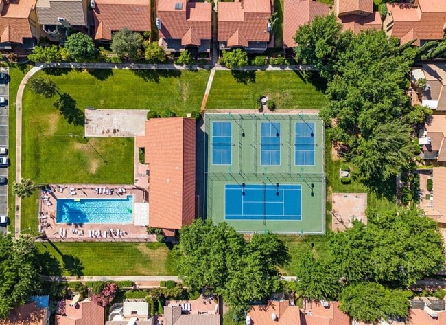 Building Photo - Single-Level Home with Community Pool, Gym, and More!