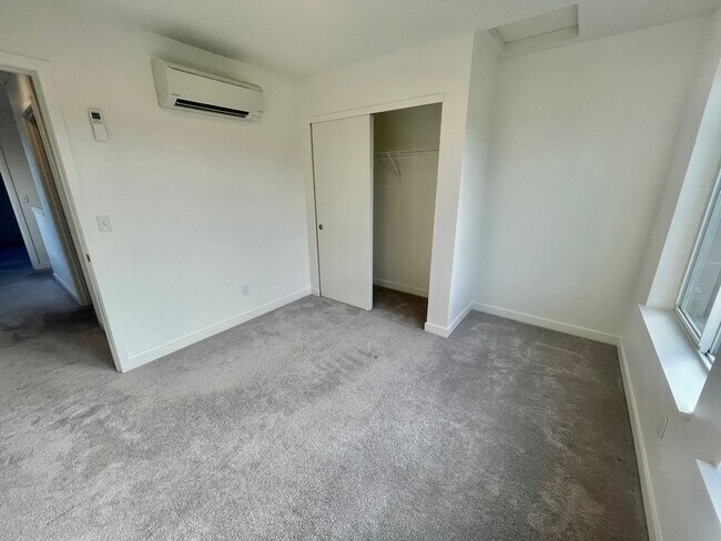 Building Photo - Spacious 2BD + Bonus Room Condo in Powellh...