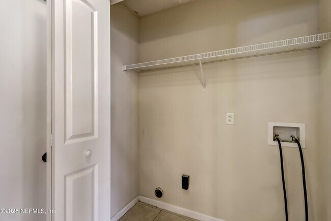 Building Photo - 9703 Cedar Ridge Dr W