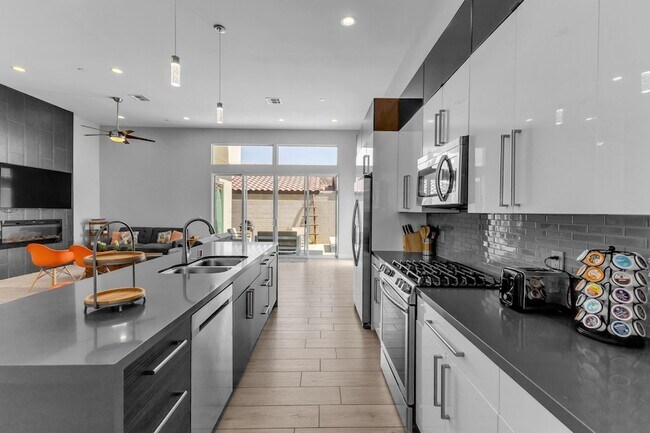 Building Photo - 51855 Avenida Juarez