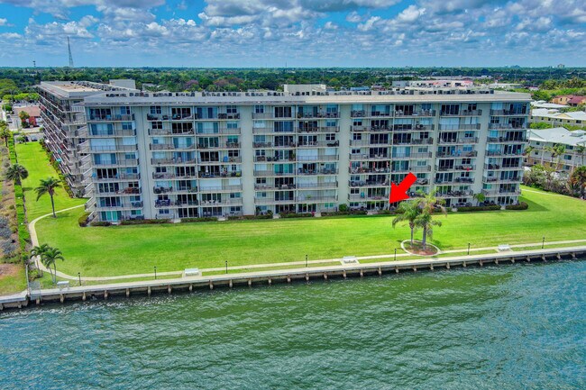 Building Photo - 801 Lake Shore Dr