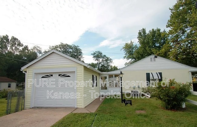 Building Photo - 2300 SW Eveningside Dr