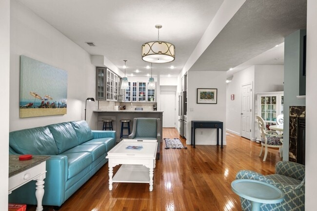 Building Photo - Furnished Pet-Friendly 30-Day Extended Stay Riverfront Condo