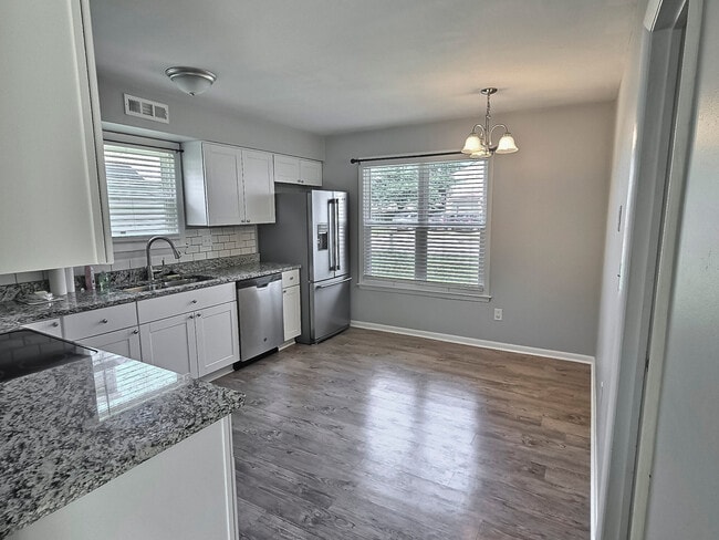 Building Photo - 613 Folkstone Way