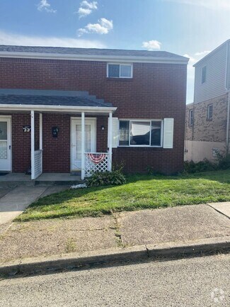 Building Photo - Cozy & Comfortable 2 BR, 1 Bath Townhome i...