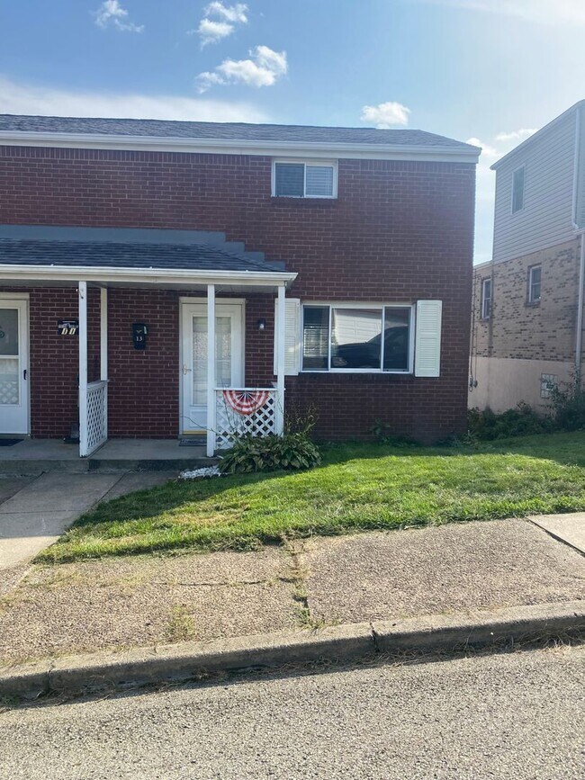 Building Photo - Cozy & Comfortable 2 BR, 1 Bath Townhome in North Irwin, PA