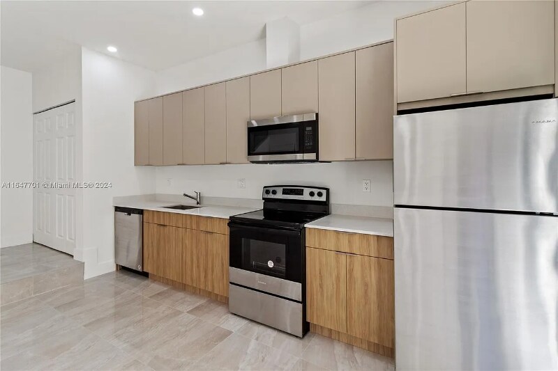 Building Photo - 135 SW 114th Ave