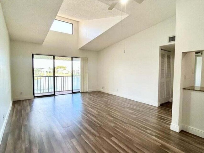 Building Photo - 1110 Green Pine Blvd
