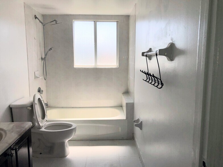 Building Photo - 1453 SW 3rd St