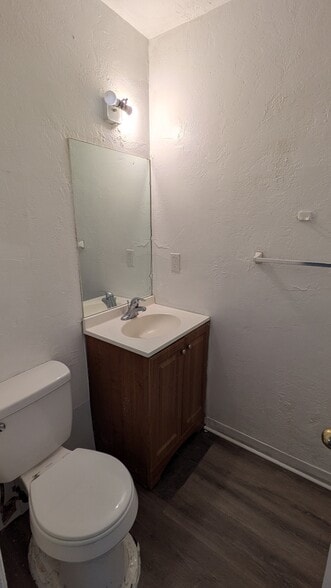 Building Photo - 956 S 1100 W