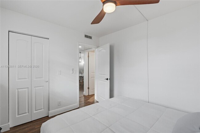 Building Photo - 9340 Lagoon Pl