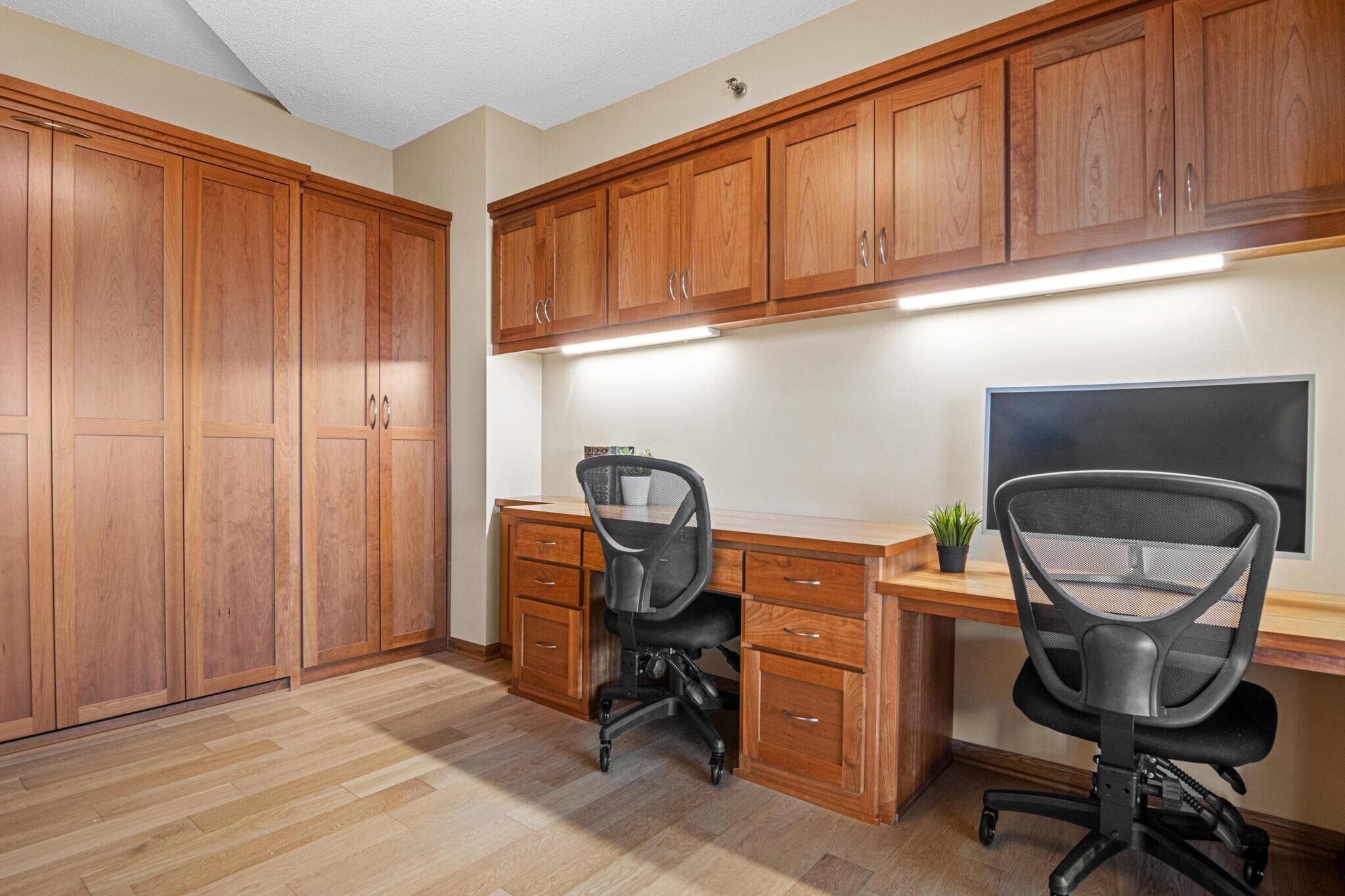 Building Photo - 168 6th St E