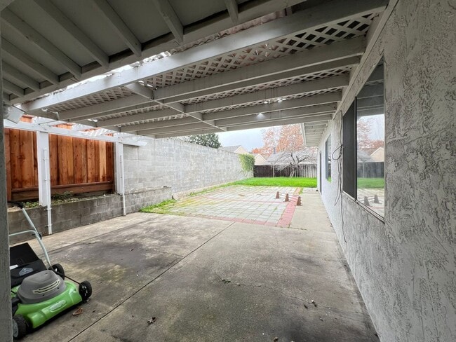 Building Photo - $500 MOVE IN SPECIAL!!!! 3 BEDROOM HOME IN PLEASANTON, CA!!!