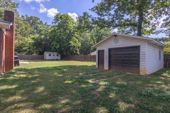 Building Photo - 1416 Two Notch Rd SE