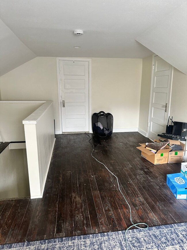 Building Photo - 1122 E Dunklin St