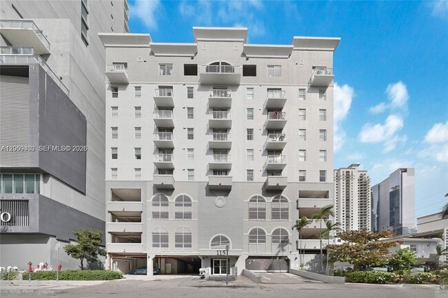 Building Photo - 115 SW 11th St