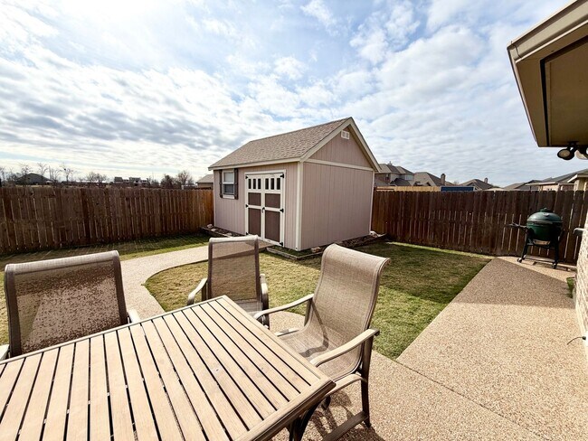 Building Photo - Beautiful 4 Bedroom Rental with Garage & Outdoor Living Space