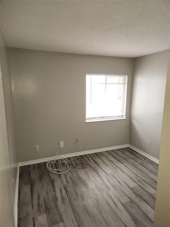 Building Photo - 906 Robinhood Ct