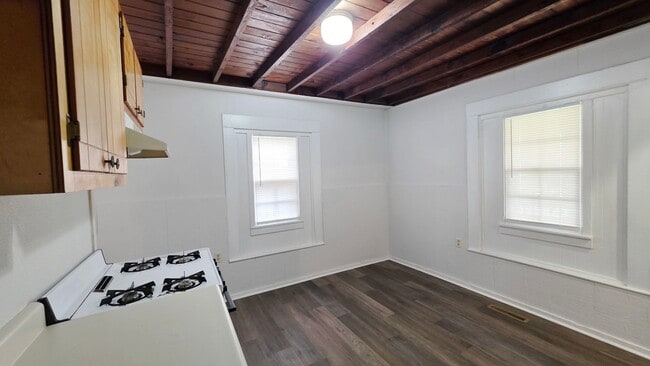 Building Photo - Newly Remodeled.