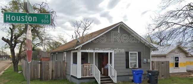 Building Photo - 933 Houston