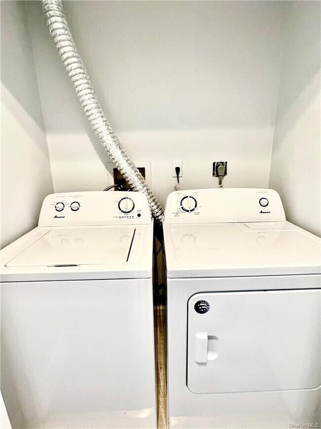 Building Photo - 51 Wood Lake Dr