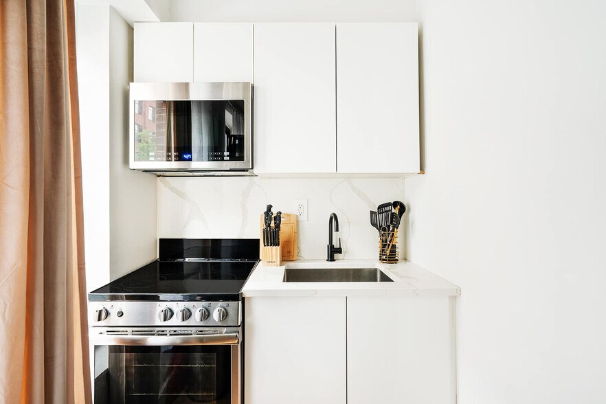 Building Photo - 69a Clinton St