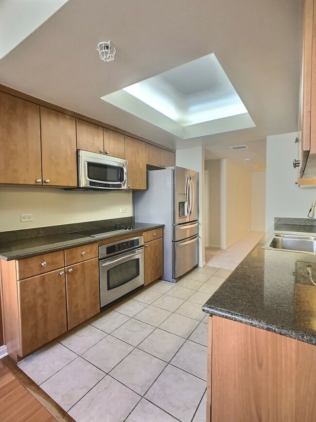 Building Photo - Huge 2 Bedroom/2 Bath Condo with Storage in Downtown San Jose