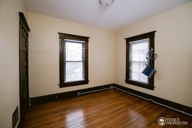 Building Photo - 91 E Oakland Ave