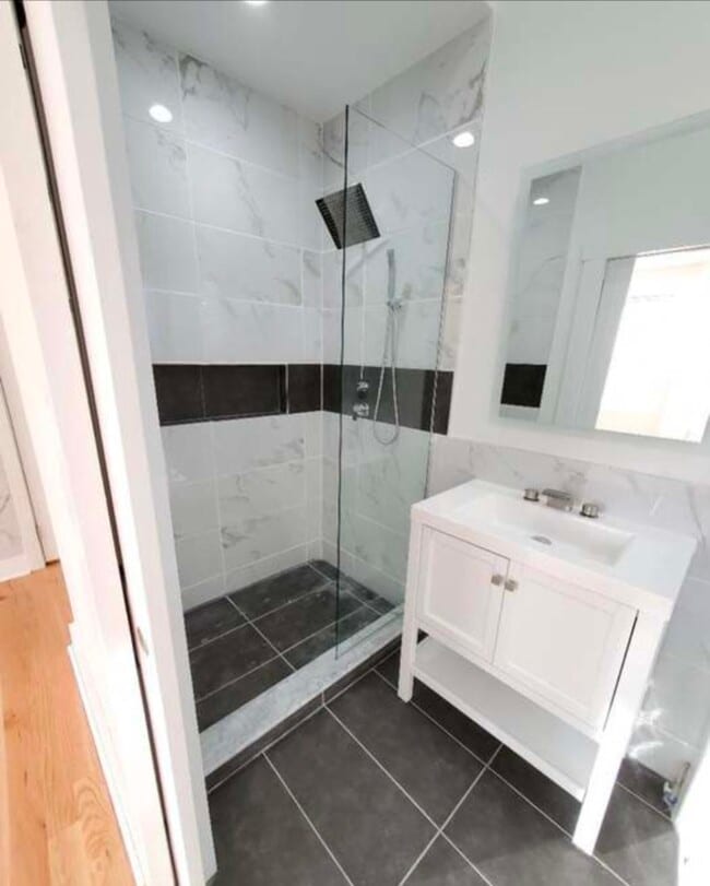 Building Photo - 5425 Catharine St