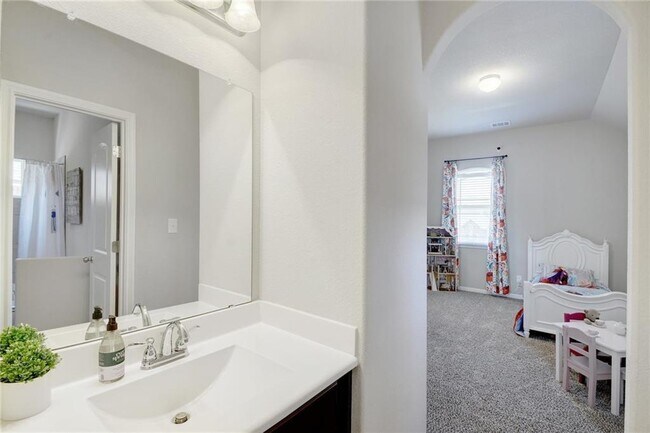 Building Photo - 4116 Godwit Dr