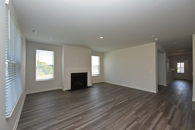 Building Photo - **BE THE VERY FIRST ONE TO LIVE IN THIS BRAND NEW HOME IN THE EXCLUSIVE GREENHILL ESTATES NEIGHBO...