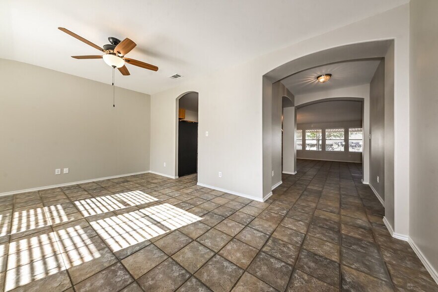 Building Photo - 2027 Northridge Dr