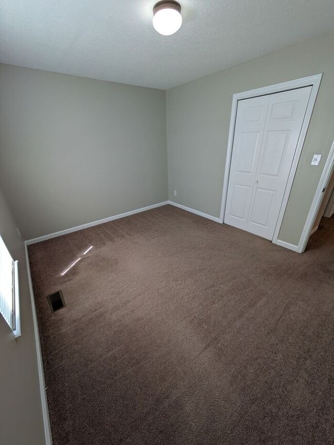 Building Photo - 3BD/2BA Unit in Hickory