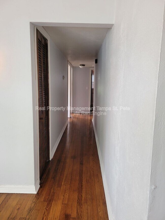 Building Photo - 4311 S Thatcher Ave