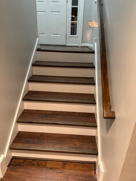 Staircase - 644 Edwardian Ln