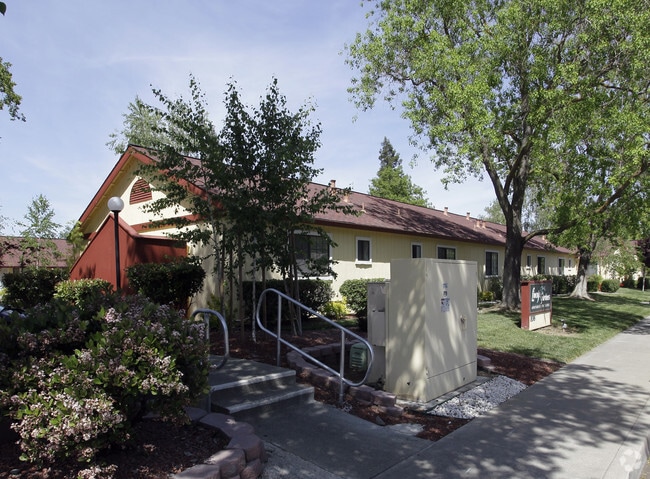 Building Photo - Lincoln Gardens Apartments for Seniors