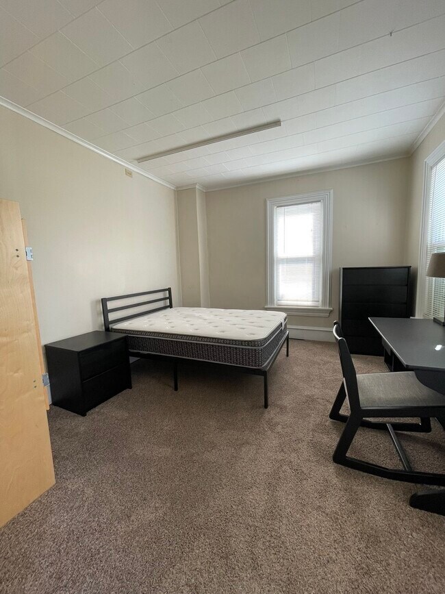 Building Photo - 1148 Memorial Ave