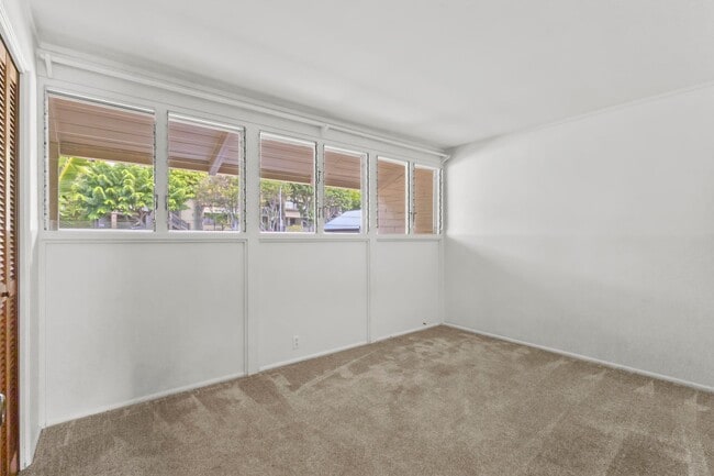 Building Photo - Waterfront living in this Hawaii Kai Marin...
