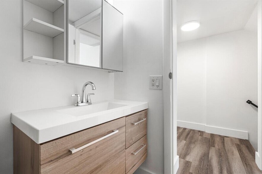 Building Photo - 809 W Oakland Park Blvd