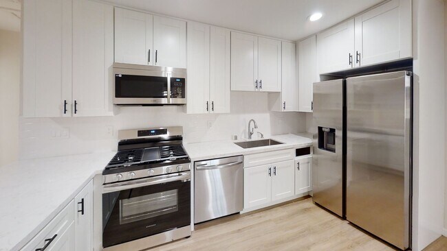 Building Photo - 5BD/2BA on Ewing!!